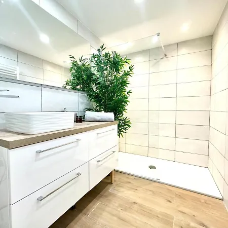 Beau 65 M2 En Front De à St Raphaël - Piscine Apartment *