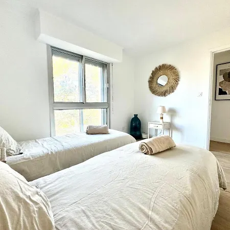 Beau 65 M2 En Front De A St Raphael - Piscine