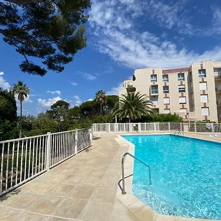 Beau 65 M2 En Front De à St Raphaël - Piscine Apartment