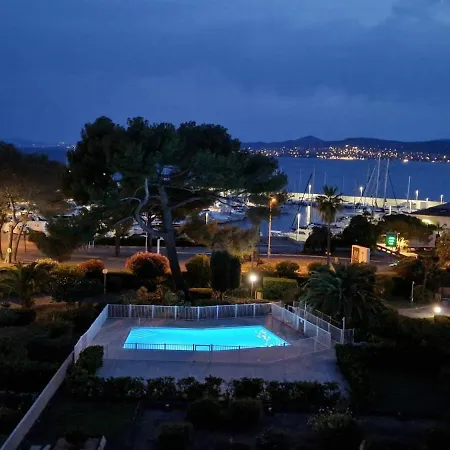 Beau 65 M2 En Front De A St Raphael - Piscine