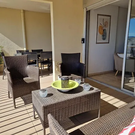 Appartement Beau 65 M2 En Front De A St Raphael - Piscine *