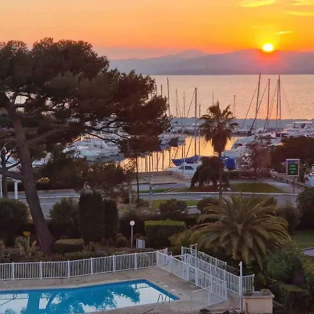 Appartement Beau 65 M2 En Front De A St Raphael - Piscine *