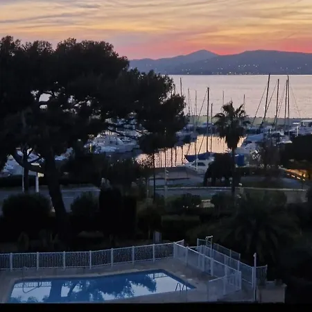 Beau 65 M2 En Front De A St Raphael - Piscine Appartement Saint-Raphaël