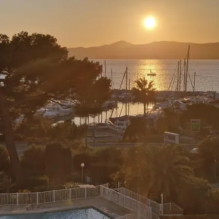 Beau 65 M2 En Front De A St Raphael - Piscine Appartement