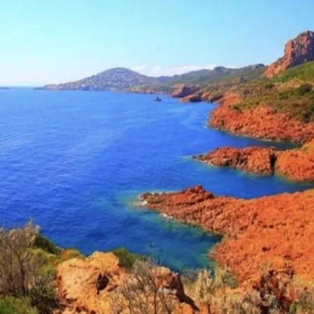 Beau 65 M2 En Front De A St Raphael - Piscine