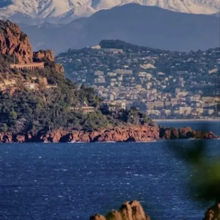 Beau 65 M2 En Front De A St Raphael - Piscine Appartement *