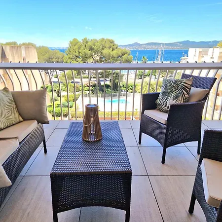 Beau 65 M2 En Front De A St Raphael - Piscine Appartement Saint-Raphaël